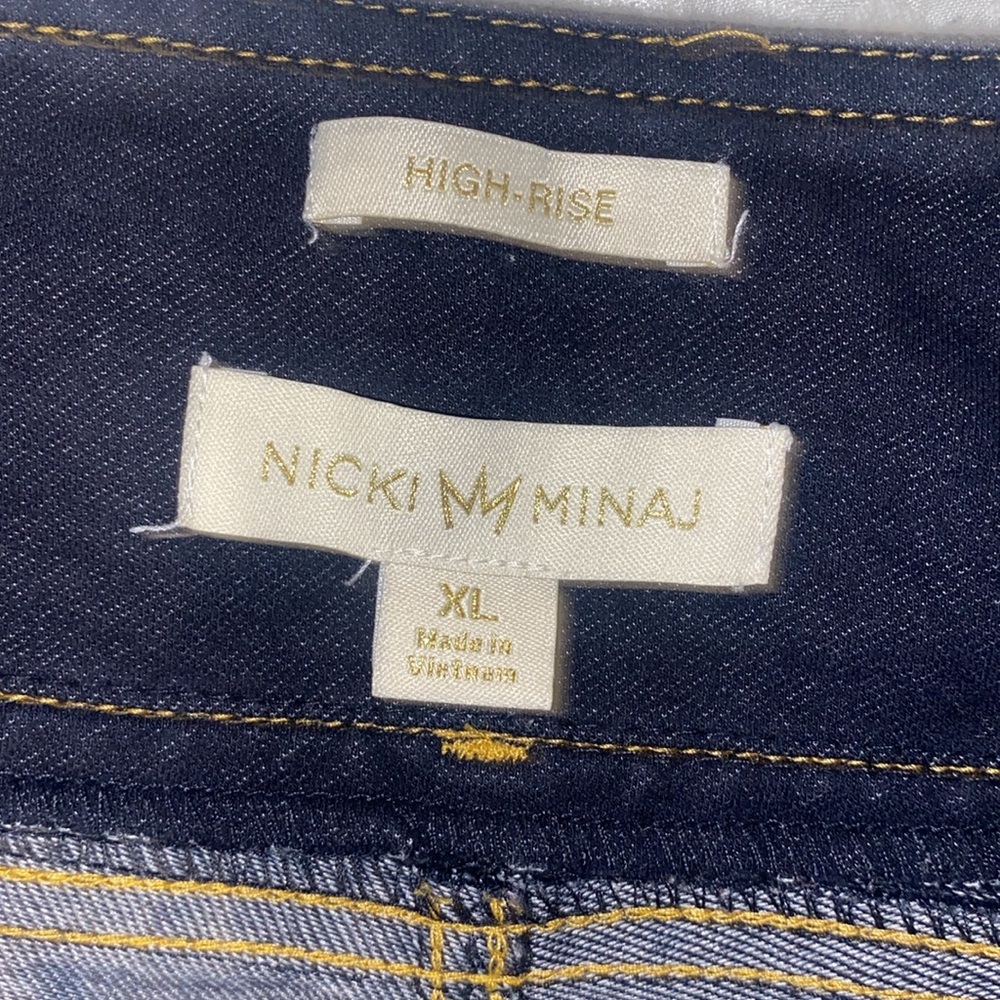 High Waisted Short - Picture 4 of 4